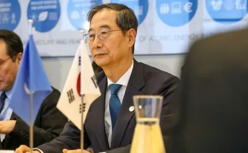 
          Imagem ilustrativa da imagem Tribunal da Coreia do Sul anula impeachment de primeiro-ministro
          