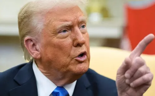 
          Imagem ilustrativa da imagem Trump anuncia tarifa adicional à China e sobretaxa chega a 104%
          