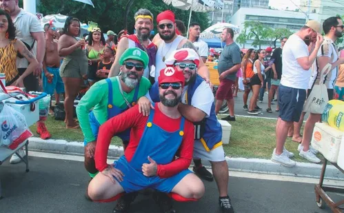 
          Imagem ilustrativa da imagem Turistas aprovam folia no Centro de Vitória: 'Não há lugar como aqui'
          