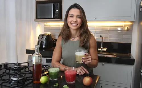 
          Imagem ilustrativa da imagem Veja como preparar sucos para combater a ressaca
          