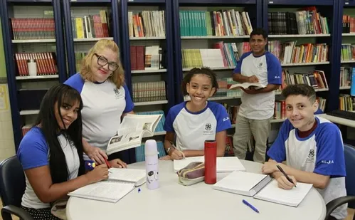 
          Imagem ilustrativa da imagem Veja como se inscrever no provão de supletivo do MEC
          