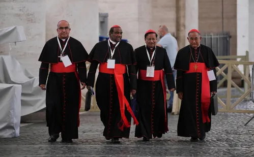 
          Imagem ilustrativa da imagem Veja os principais temas tratados pelos cardeais nas reuniões antes do conclave
          