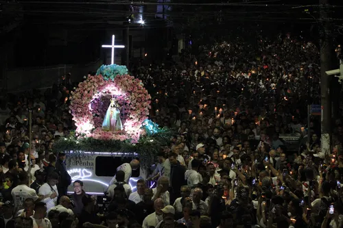 
          Imagem ilustrativa da imagem Veja vídeos e fotos da Romaria dos homens deste sábado
          