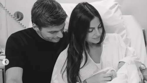 
          Imagem ilustrativa da imagem Verstappen compartilha primeiras imagens de filha com Kelly Piquet
          