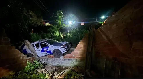 
          Imagem ilustrativa da imagem Viatura policial sofre acidente durante perseguição em Guarapari
          