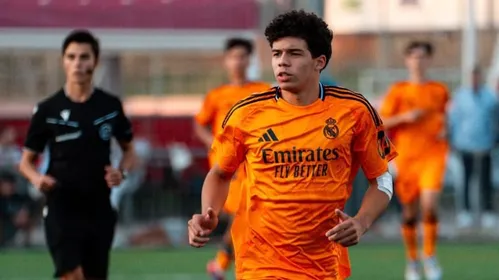 
          Imagem ilustrativa da imagem Vídeo: prodígio? Filho de Marcelo dá assistência de letra em apenas cinco minutos pelo Real Madrid
          