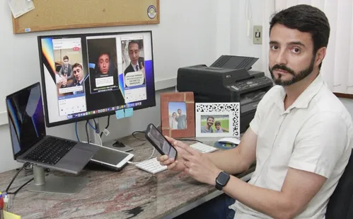 
          Imagem ilustrativa da imagem Vídeos falsos criados por inteligência artificial invadem as redes sociais
          