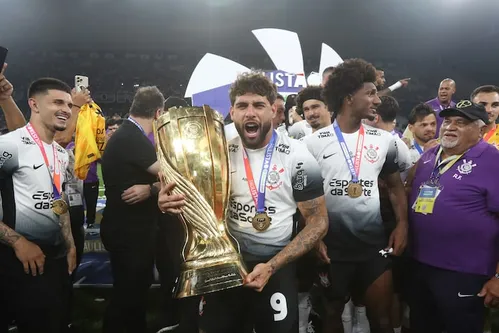 
          Imagem ilustrativa da imagem Yuri Alberto espera proposta para sair do Corinthians, e avisa: ‘Quem quiser que pague R$ 500 mi’
          