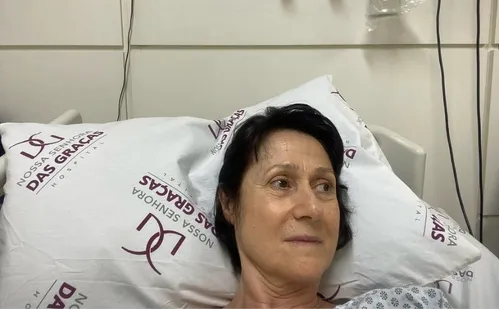 
          Imagem ilustrativa da imagem Zezé Polessa passa mal e é internada após consumir feijoada vegana
          