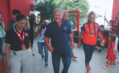 
          Imagem ilustrativa da imagem Zico inaugura escolinha em Vila Velha
          
