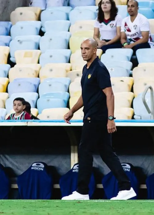 Imagem ilustrativa da imagem Após mais uma derrota no Brasileirão, técnico português Pepa é demitido do Sport