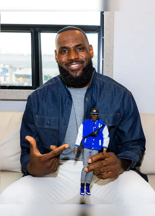 Imagem ilustrativa da imagem LeBron James faz parceria com Barbie é primeiro homem a se transformar em Ken; veja preço do boneco