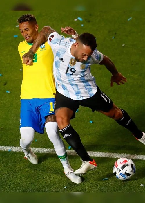 Imagem ilustrativa da imagem Raphinha já levou cotovelada e 5 pontos na boca em Argentina x Brasil; relembre