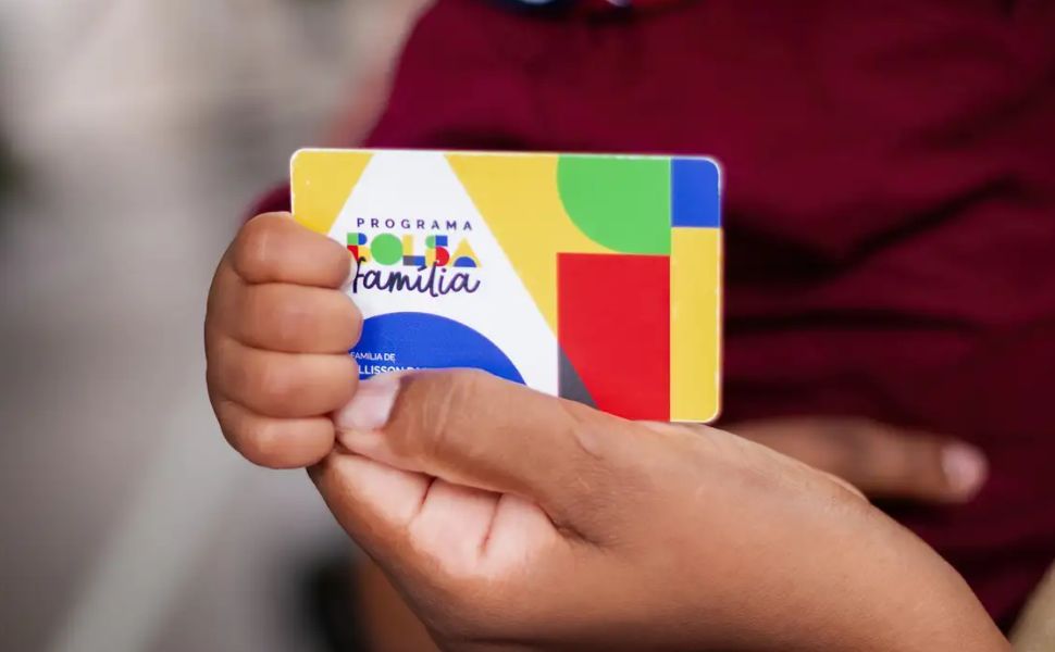 Bolsa Família vai ter regra de transição de dois anos, diz de campanha Flávio