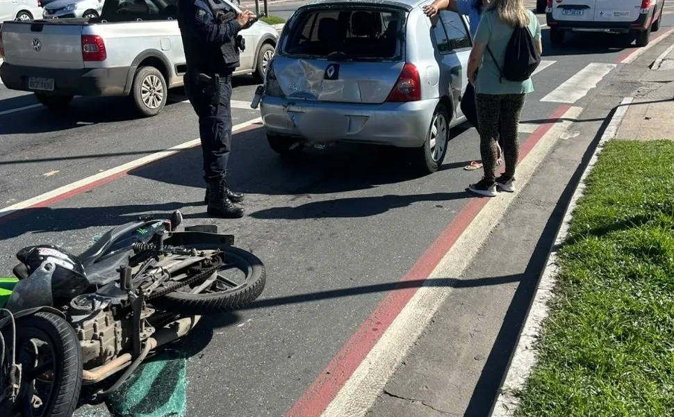 Imagem ilustrativa da imagem Acidente envolvendo moto por app deixa dois feridos e complica trânsito em Vitória