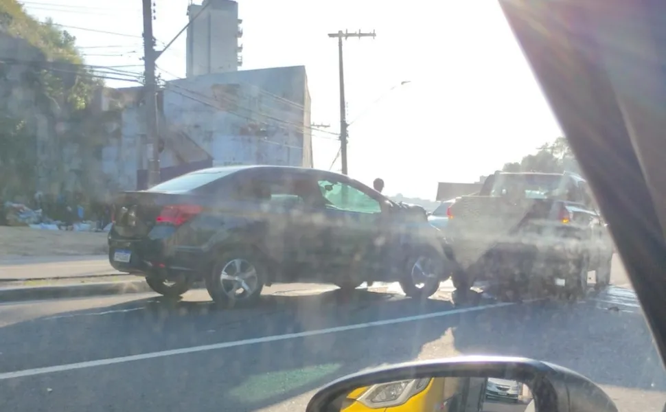 Imagem ilustrativa da imagem Acidente envolvendo três carros deixa feridos na Curva do Saldanha