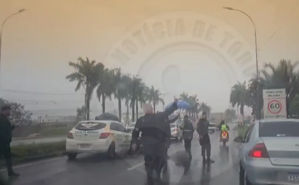 Imagem ilustrativa da imagem Adolescente de 14 anos morre após ser atropelado por caminhão na BR-101, na Serra