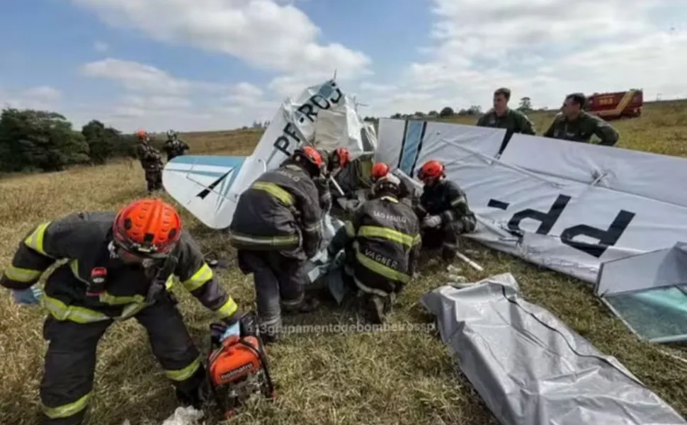 Imagem ilustrativa da imagem Avião de pequeno porte cai em São José do Rio Preto e deixa dois mortos
