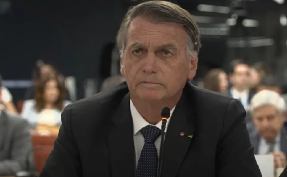 Imagem ilustrativa da imagem Bolsonaro nega ação contra Constituição e diz não ser o único a desconfiar de urnas