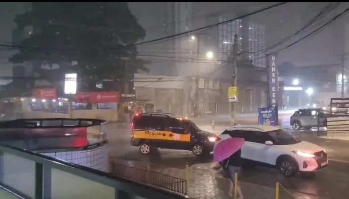 Imagem ilustrativa da imagem Chuva deve voltar na noite deste sábado e se intensificar entre domingo e terça