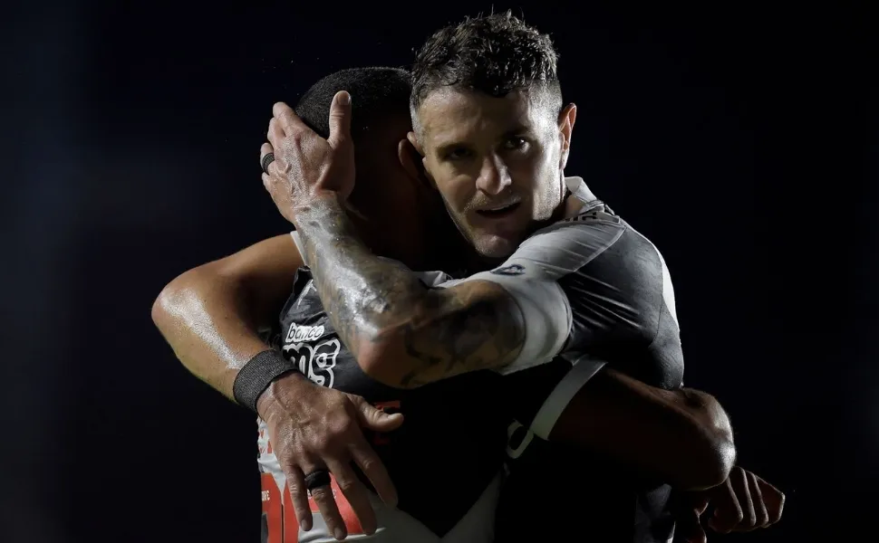 Imagem ilustrativa da imagem Com 'Dinizismo' ativado, Vasco vence e vai aos playoffs da Sul-Americana