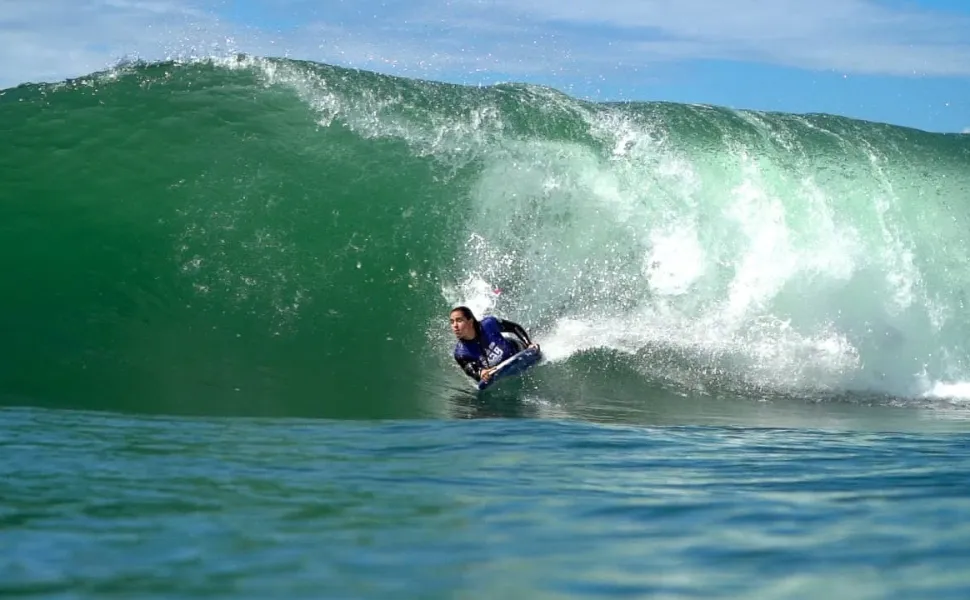 Imagem ilustrativa da imagem Competição inédita de bodyboarding agita as ondas em Vila Velha