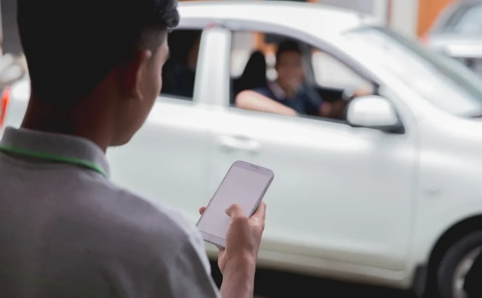 Imagem ilustrativa da imagem Confusão ao volante: mais conflitos com motos e carros de aplicativo