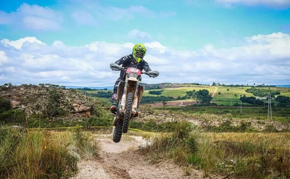 Imagem ilustrativa da imagem Conheça o capixaba que pode ser o 1º brasileiro campeão mundial de Enduro