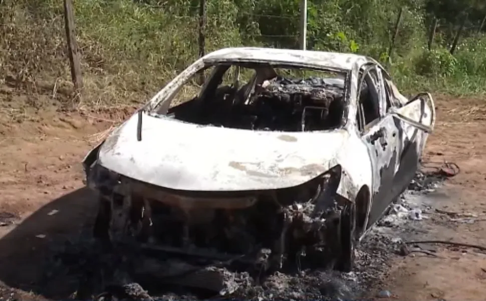 Imagem ilustrativa da imagem Corpo é encontrado dentro de carro carbonizado em Cariacica