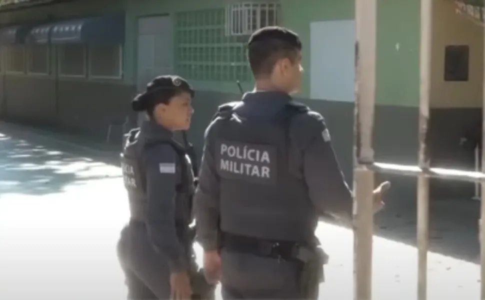 Imagem ilustrativa da imagem Criminosos invadem escola, ameaçam diretora e levam computador em Cariacica