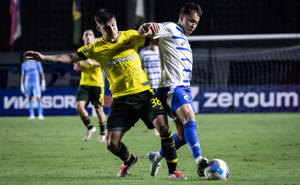 Imagem ilustrativa da imagem Defensa y Justicia vence o Cruzeiro pela Vitória Cup