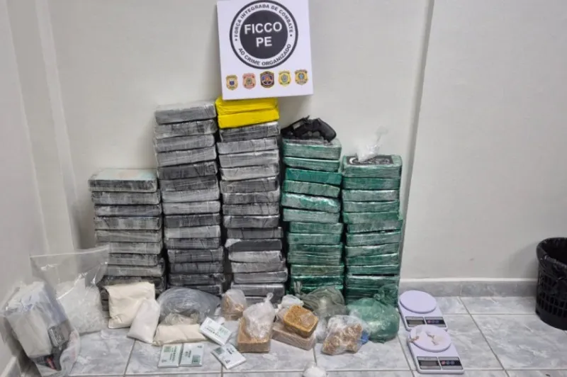 Imagem ilustrativa da imagem Duas mulheres presas em flagrante com 78kg de cocaína em Carpina, na Mata Norte