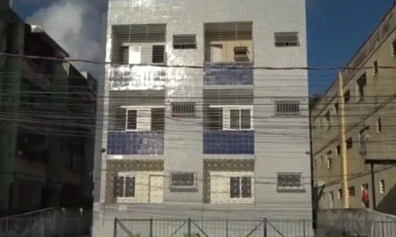 Imagem ilustrativa da imagem Edifício caixão é interditado no Janga; outro já havia sido evacuado na sexta