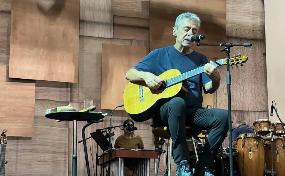 Imagem ilustrativa da imagem Entenda a hidrocefalia normobárica, causa da cirurgia de Chico Buarque