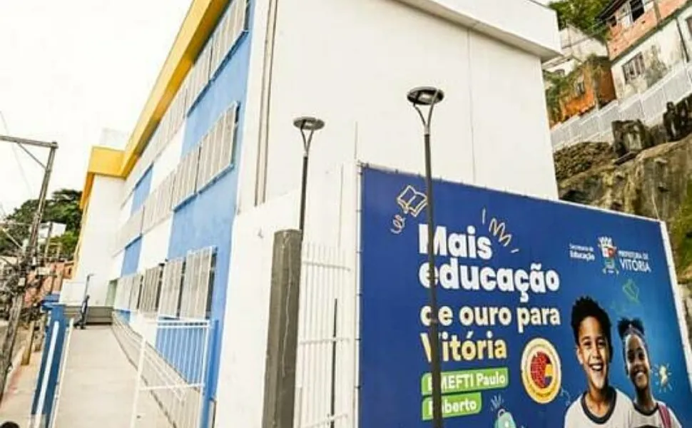 Imagem ilustrativa da imagem Escola com auditório e salas climatizadas