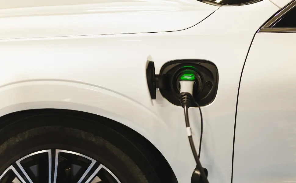 Imagem ilustrativa da imagem Estudos sobre riscos da recarga de carros e bicicletas elétricas em condomínios
