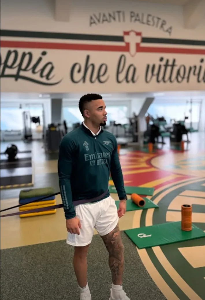 Imagem ilustrativa da imagem Gabriel Jesus treina na Academia de Futebol e agita torcida do Palmeiras às vésperas do Mundial