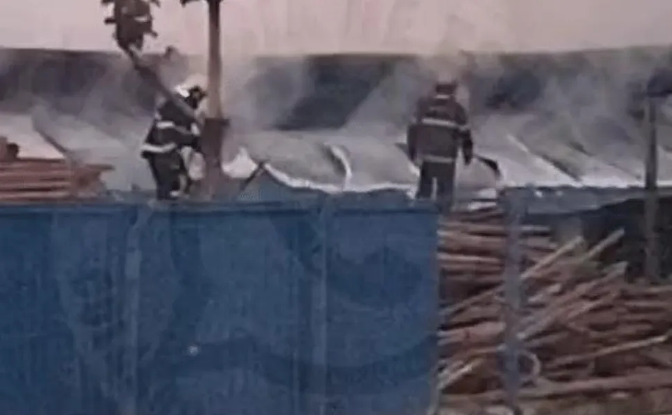 Imagem ilustrativa da imagem Incêndio destrói fábrica de produtos agrícolas no Sul do ES