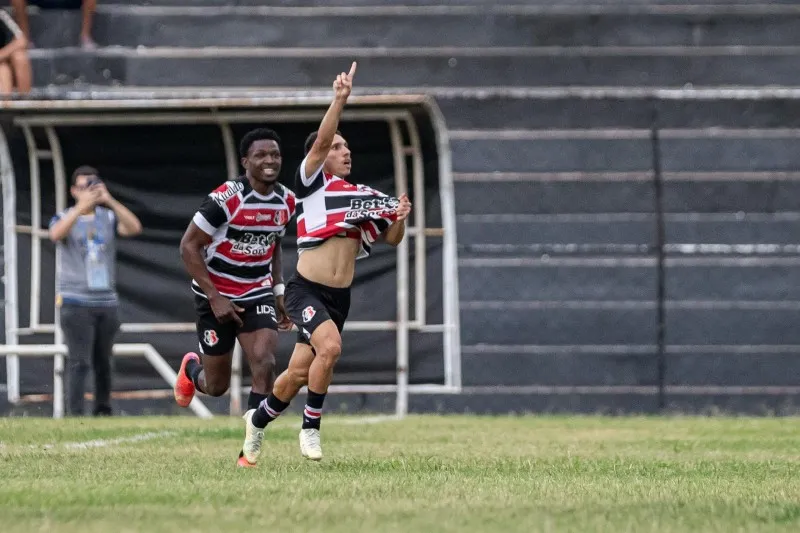Imagem ilustrativa da imagem Invicto, Santa vence Central por 2x1 em Caruaru e dispara na liderança do Grupo C