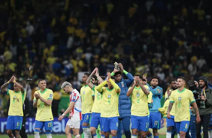 Imagem ilustrativa da imagem Jogadores da seleção adotam discurso de Alisson e querem pés no chão contra pecha de favorito