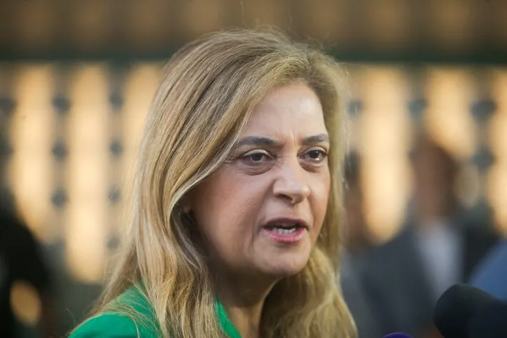 Imagem ilustrativa da imagem Leila chama Dudu de covarde e desafia jogador no STJD: ‘Vem aqui, vem encarar uma mulher’