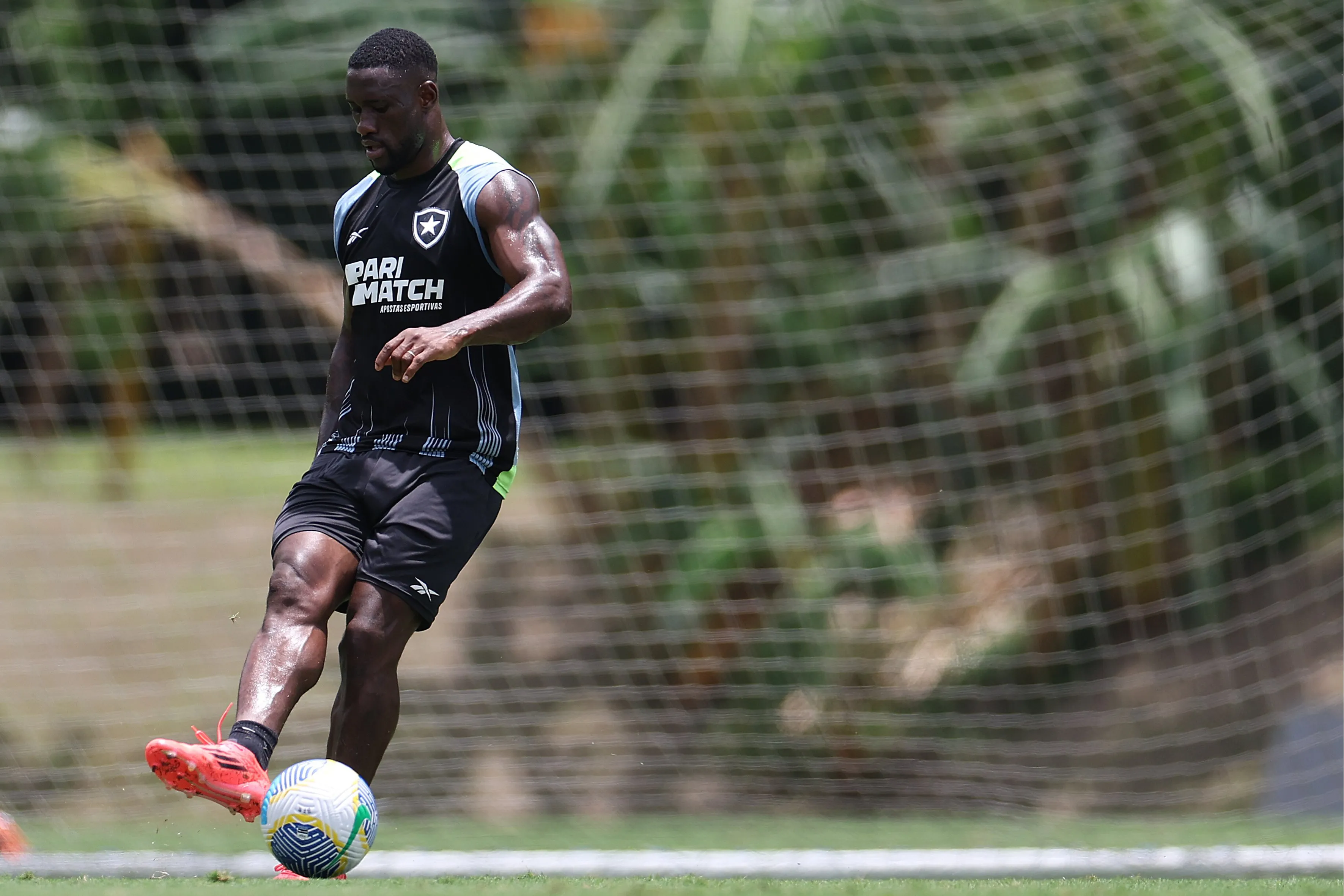 Imagem ilustrativa da imagem Lesão afasta Bastos do Botafogo até outubro