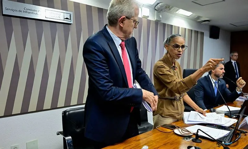 Imagem ilustrativa da imagem Marina Silva deixa audiência no Senado após bate-boca: veja repercussões no estado