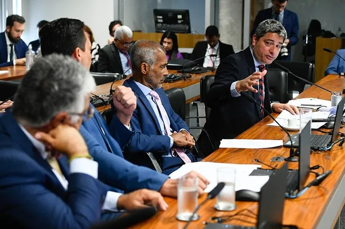 Imagem ilustrativa da imagem Mercado das bets reage a PL que limita publicidade de casas de apostas: ‘Restrições genéricas’