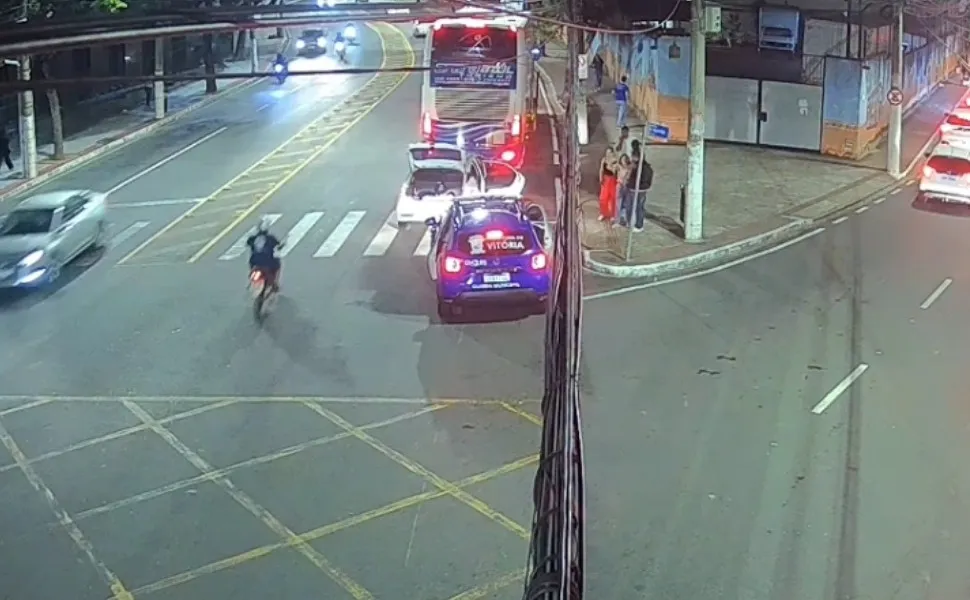 Imagem ilustrativa da imagem Motorista de ônibus escolar é autuado por dirigir embriagado em Vitória