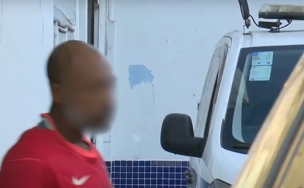 Imagem ilustrativa da imagem Mulher mantida em cárcere é esfaqueada pelo marido na frente da polícia no ES