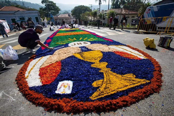 Imagem ilustrativa da imagem O que significam os tapetes de Corpus Christi?