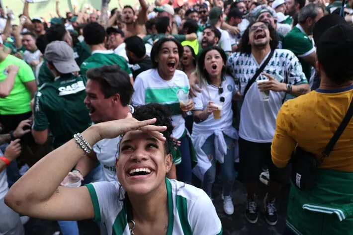 Imagem ilustrativa da imagem Palmeirenses não ligam para delay da TV na Caraíbas e estão otimistas para ir às oitavas do Mundial