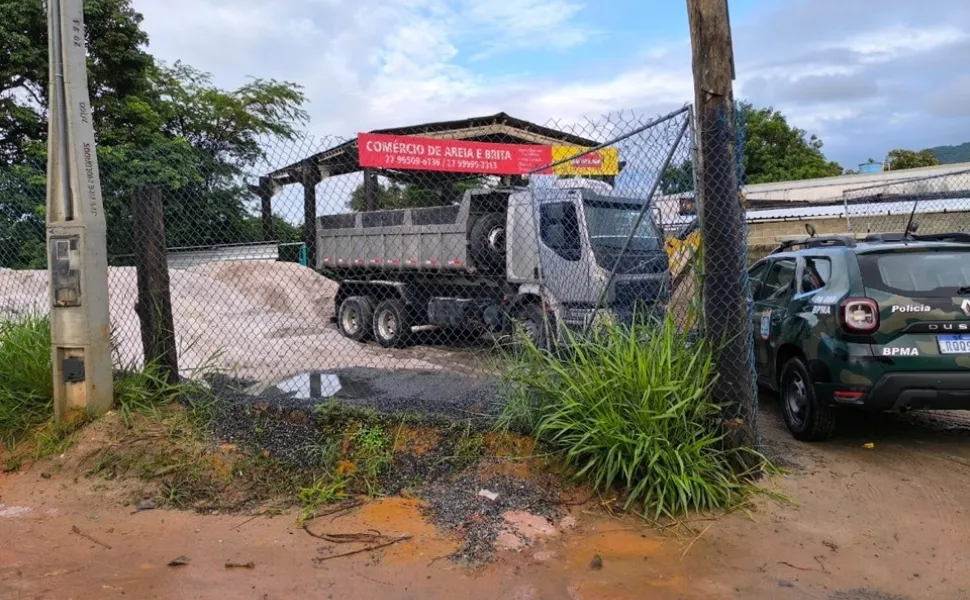 Imagem ilustrativa da imagem Polícias fazem operações para combater a extração ilegal de areia na Grande Vitória