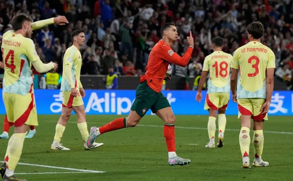 Imagem ilustrativa da imagem Portugal vence Espanha nos pênaltis e é campeã da Liga das Nações